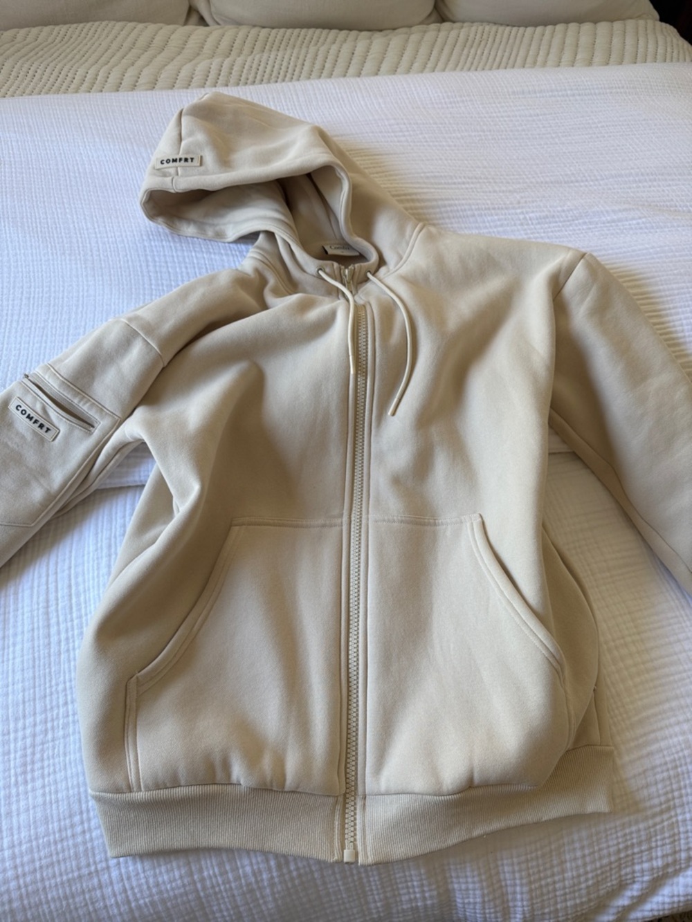 Comfrt Travel Eye Mask Zip-Up Hoodie in Cream M